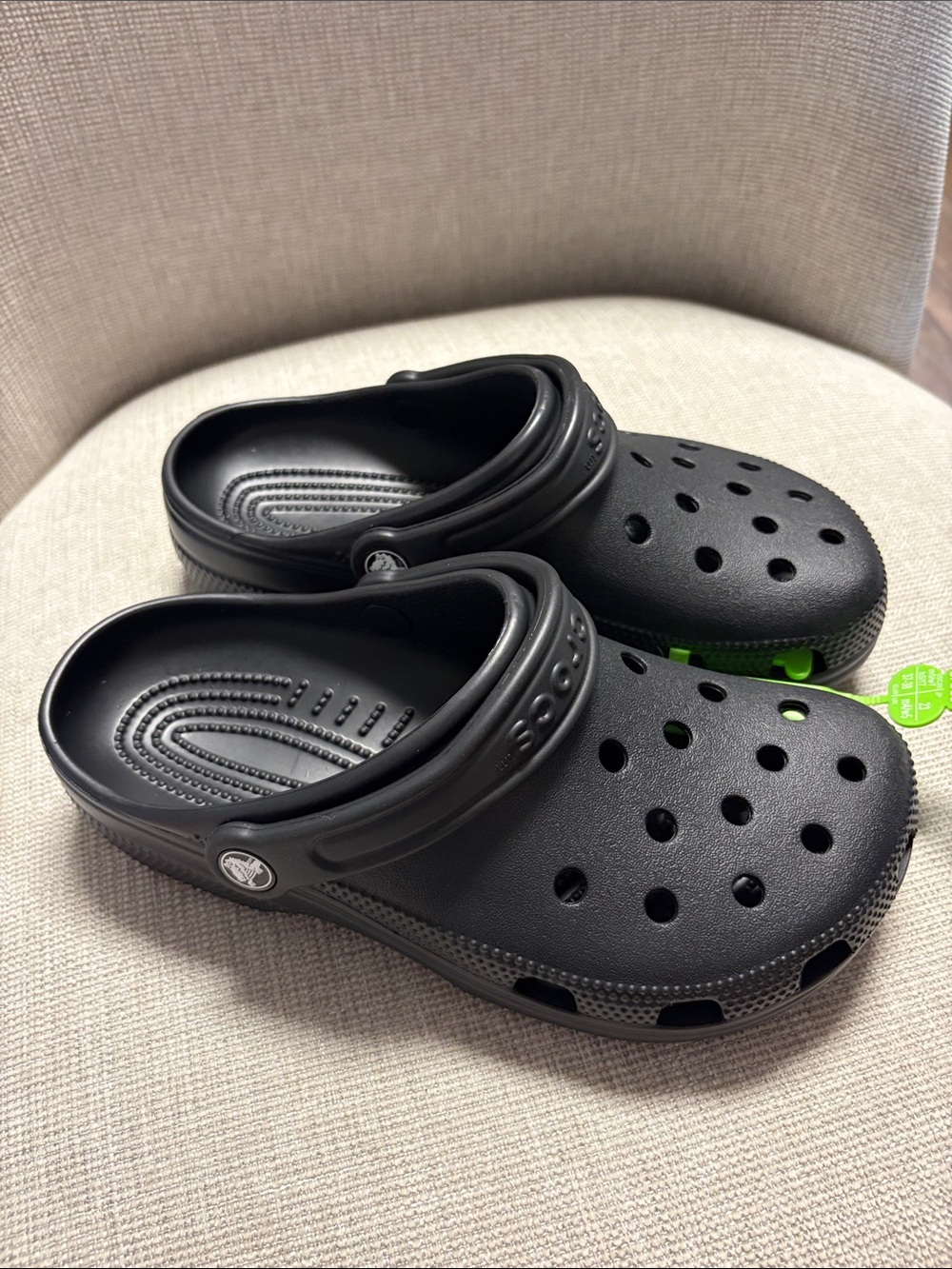 CROCS Classic Clog Sandals in Black M 5/W 7